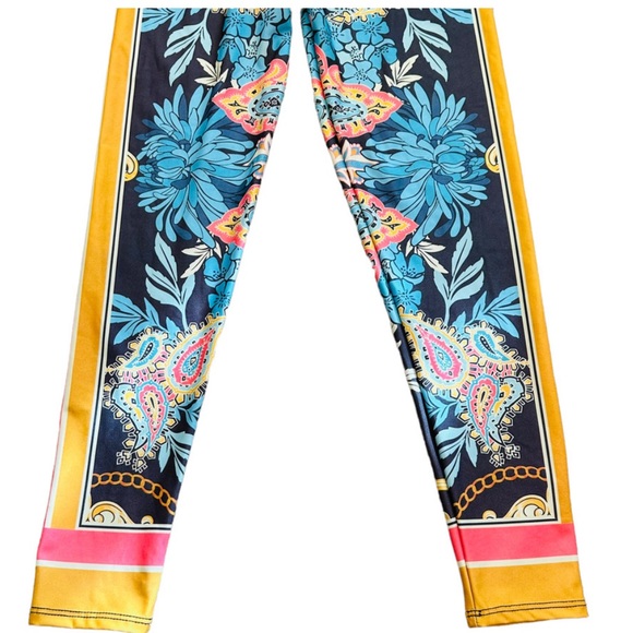 NWOT Free People Movement Onzie Paisley Legging and Top 2 Piece Set Size Medium - Picture 3 of 5